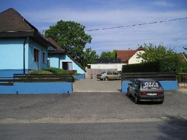 לינה וארוחת בוקר Székesfehérvár Domino Panzio מראה חיצוני תמונה